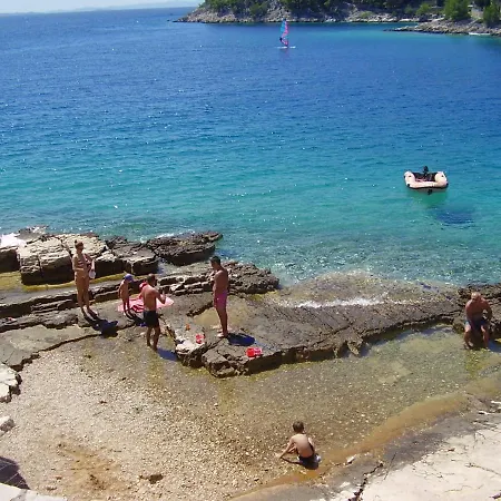 Family Friendly Apartments With A Swimming Pool Cove Osibova, Brac - 2172 Apartment Milna (Brac)