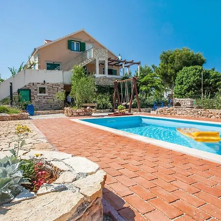 Family Friendly Apartments With A Swimming Pool Cove Osibova, Brac - 2172 Apartment Milna (Brac)