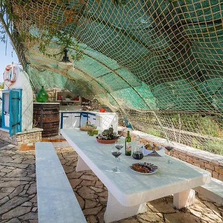 Family Friendly Apartments With A Swimming Pool Cove Osibova, Brac - 2172 *