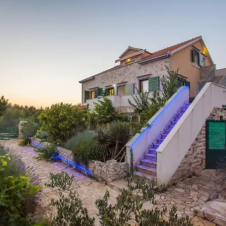 Family Friendly Apartments With A Swimming Pool Cove Osibova, Brac - 2172 Milna (Brac)