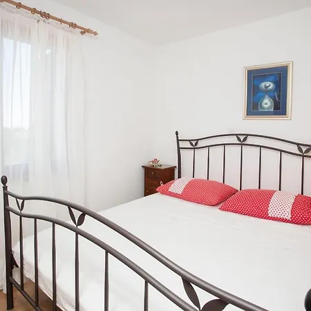 Apartment Family Friendly Apartments With A Swimming Pool Cove Osibova, Brac - 2172 *