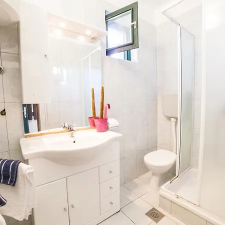 Family Friendly Apartments With A Swimming Pool Cove Osibova, Brac - 2172 Apartment