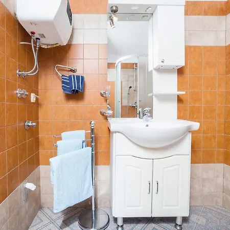 Family Friendly Apartments With A Swimming Pool Cove Osibova, Brac - 2172