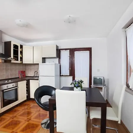 Family Friendly Apartments With A Swimming Pool Cove Osibova, Brac - 2172 Apartment Milna (Brac)
