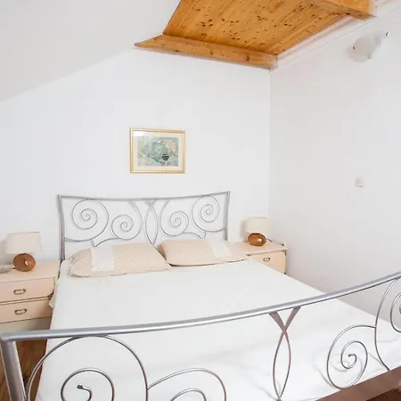 Apartment Family Friendly Apartments With A Swimming Pool Cove Osibova, Brac - 2172 Milna (Brac)